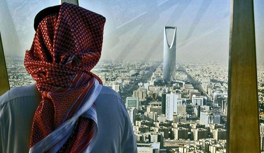 عاقبت جنگ نفتی عربستان با روسیه/ ریاض دست به دامان مسکو شد/ درخواست عربستان برای کاهش بیشتر تولید نفت/ زیان ۲۵ درصدی آرامکو در چند ماهه اخیر