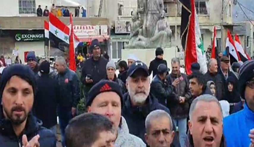 اعتراض اهالی جولان اشغالی به طرح رژیم اشغالگر برای مصادره زمین‌های سوریه
