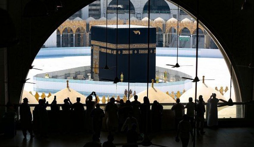 تعلیق حج عمره ادامه دارد