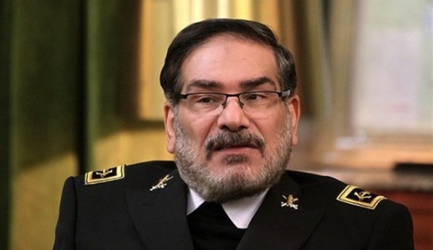 شمخانی: اگر پرچم ایران همچنان استوار مانده به همت مجاهدانی است که از هیچ دشمنی نمی‌هراسند
