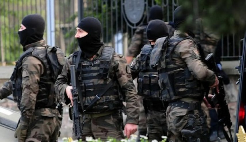 السلطات التركية تعتقل 414 من أفراد الجيش