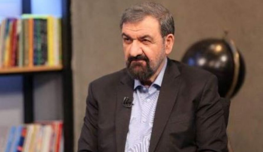محسن رضایی: دولت مسیر هسته‌ای را گم کرده است!
