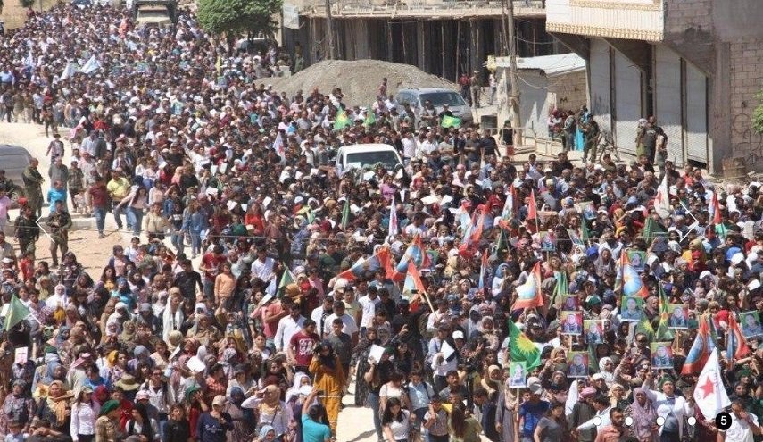تظاهرات سوری‌های «عین‌العرب» در محکومیت حملات پهپادی ترکیه 