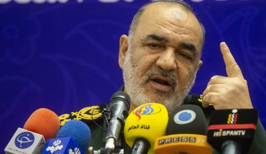 سرلشکر سلامی: تحریم های تسلیحاتی دشمن هیچ تأثیری در روند وضعیت دفاعی ما ندارد