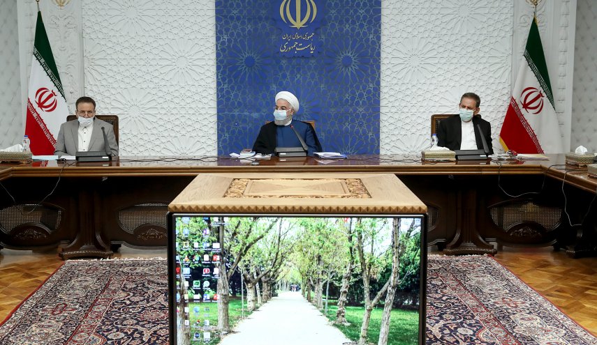 هیجان زدگی کاذب نباید بورس را متاثر کند/ صادرکنندگانی که از عرضه ارز حاصل از صادرات در موعد مقرر خودداری کرده اند، تحت پیگرد قرار می گیرند