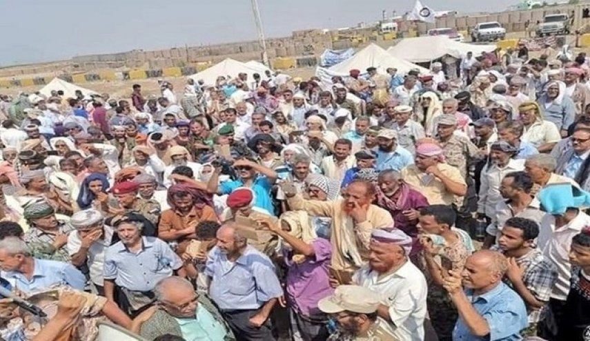 تحصن نظامیان مقابل مقر ائتلاف سعودی در یمن
