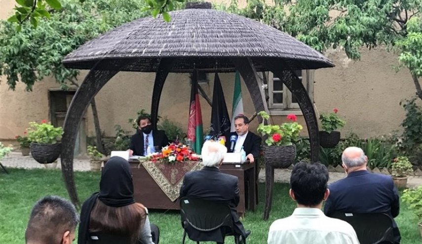 عراقچی: دولت افغانستان را مشروع می‌دانیم/اگر فاطمیون مبارزه نمی‌کرد باید در کابل و تهران با داعش مواجه می‌شدیم
