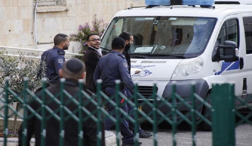 الاحتلال يمدد اعتقال محافظ القدس عدنان غيث سبعة أيام

