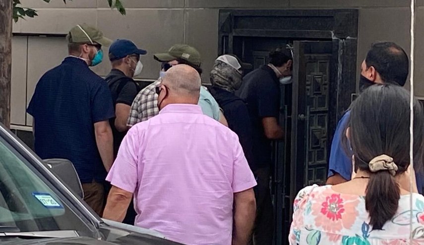 حادثه جدید برای کنسولگری تعطیل شده چین در آمریکا/تصاویر ورود غیرقانونی نیروهای آمریکایی به کنسولگری چین در هیوستون