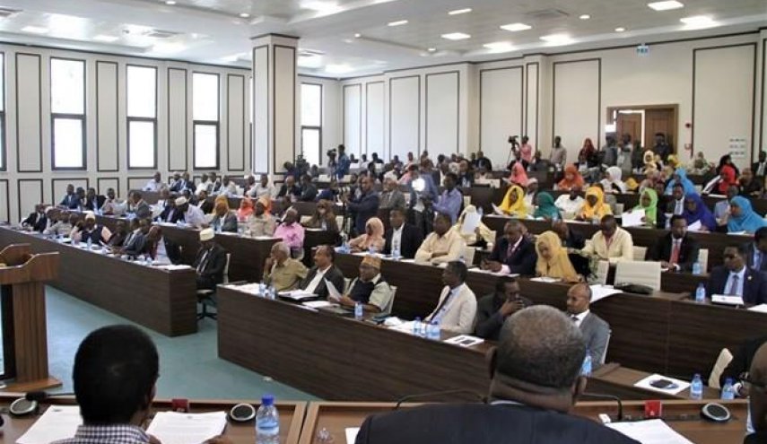 پارلمان سومالی از دولت «حسن علی خیری» سلب اعتماد کرد
