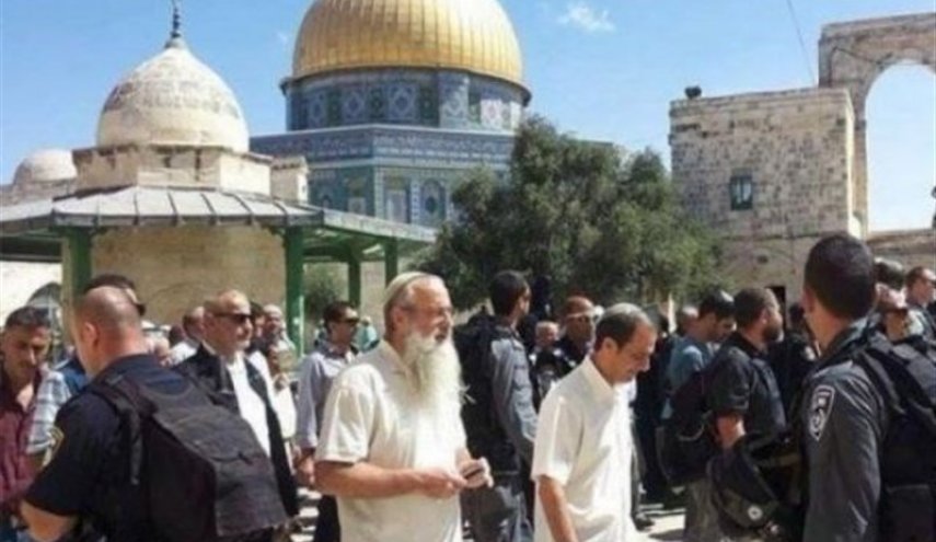فلسطین| یورش صهیونیست‌ها به مسجدالاقصی در روز عرفه و بازداشت جوانان فلسطینی + تصاویر
