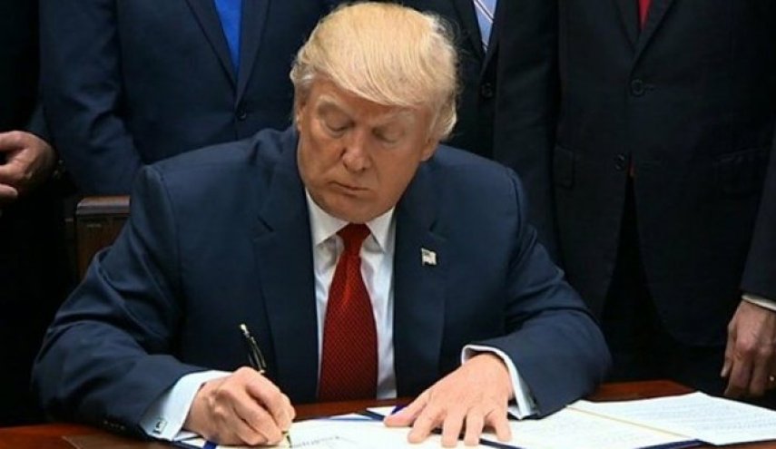 ترامپ استفاده پیمانکاران آمریکایی از کارگران خارجی را محدود کرد
