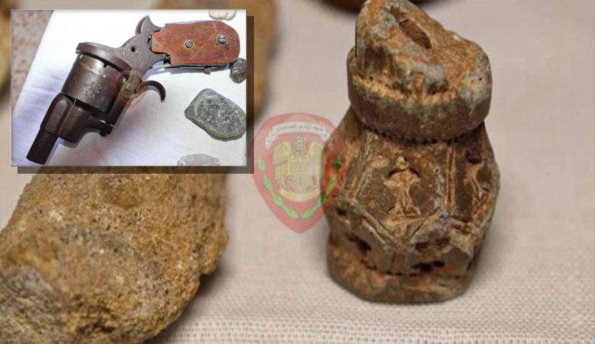 الامساك بشخصين بحوزتهما أسلحة وعدد من القطع الأثرية بريف دمشق
