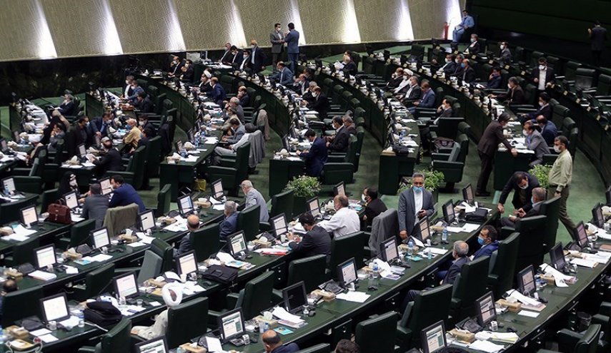 البرلمان الإيراني يمتنع عن منح الثقة لوزير الصناعة المقترح