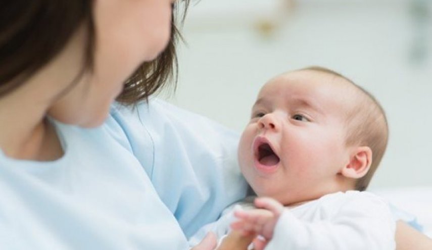 أسباب ضرب الطفل لرأسه بنفسه.. الحلول وطريقة التعامل