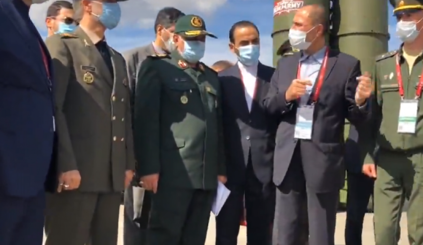 امیر حاتمی از سامانه پدافند موشکی اس۴۰۰ بازدید کرد