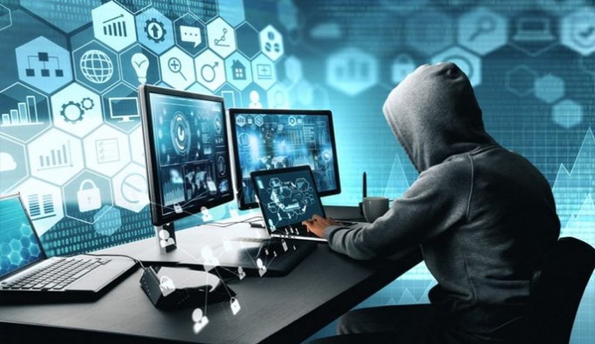 صيادون ومبتزون..فتيات سوريات اصبح العالم الافتراضي جحيما لهن