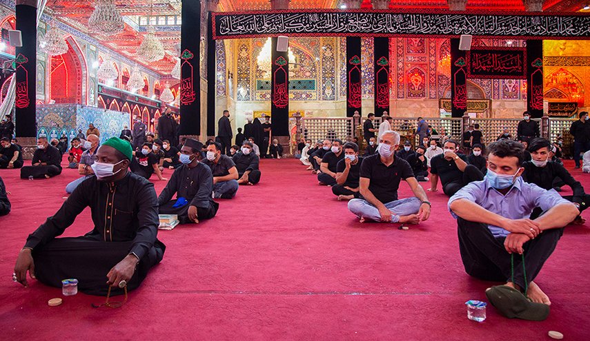 العراقيون يواصلون احياء مراسم عاشوراء وسط نشر فرق للتعقيم والإرشاد
