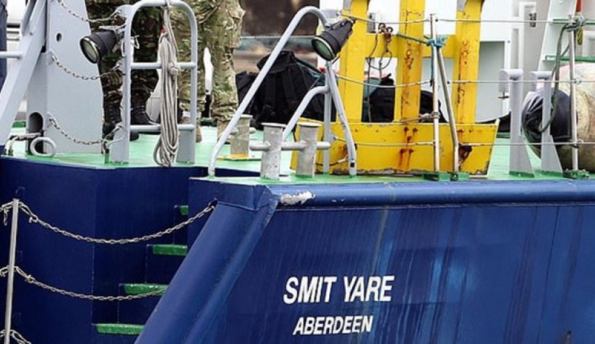 برخورد تانکر مواد شیمیایی دانمارک با کشتی نظامی انگلیس