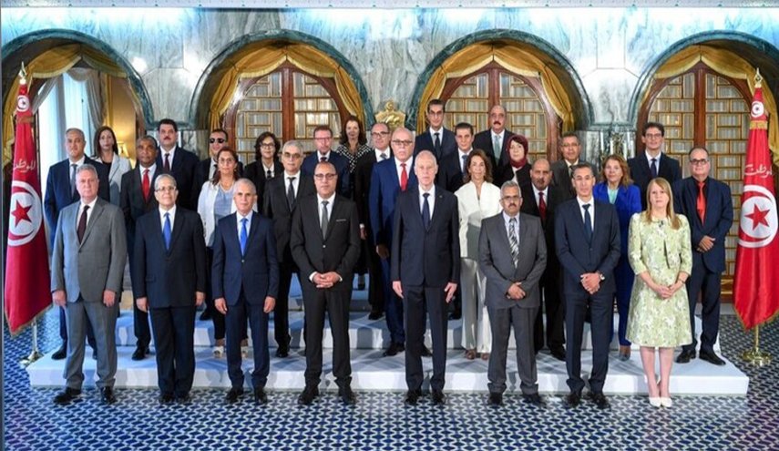 أعضاء الحكومة التونسية الجديدة يصرحون بمكاسبهم ومصالحهم