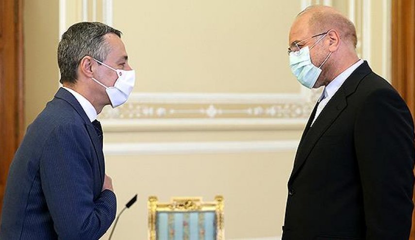 آمریکا نمی تواند مذاکره را به ایران تحمیل کند/ ملت ایران هرگز از خسارات تحریم های آمریکا نمی گذرد

