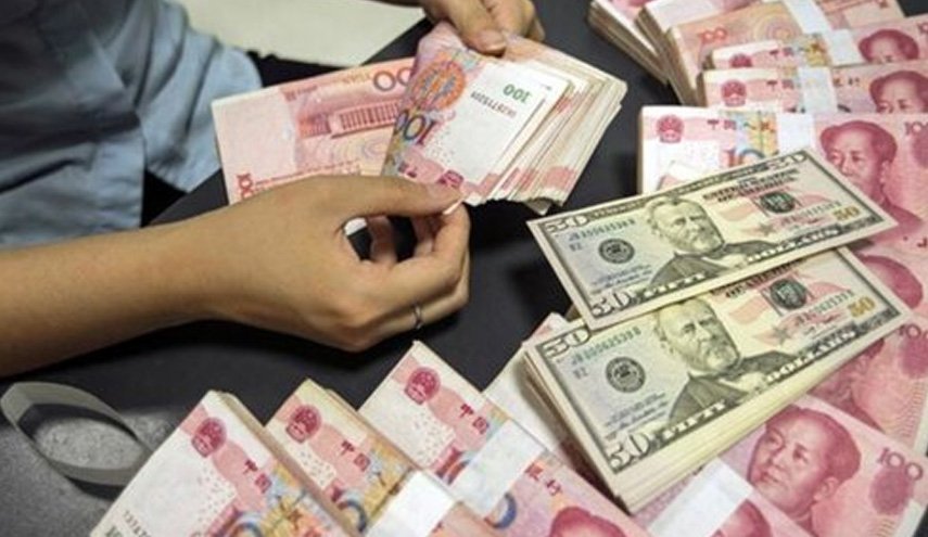تهدید اقتصادی آمریکا از سوی دومین طلبکار بزرگ این کشور/ چین در واکنش به فشارهای واشنگتن ذخایر دلاری خود را کاهش می دهد