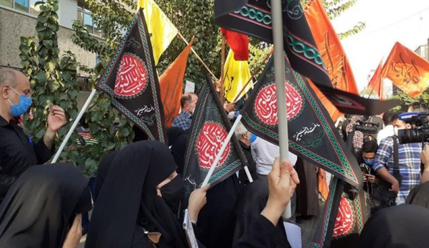 دانشجویان معترض به توهین نشریه فرانسوی: وزارت خارجه، جرم‌انگاری توهین به ادیان را در معاهدات بین‌المللی پیگیری کند