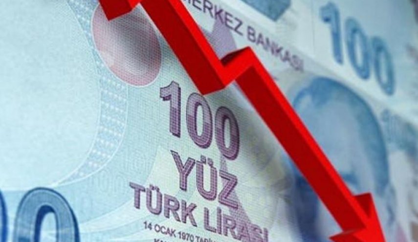 سقوط قياسي جديد.. الليرة التركية تترنح أمام الدولار
