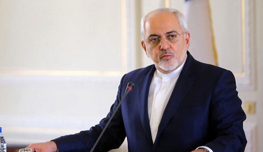 ظریف: یا در اسارت گذشته می‌مانیم یا صلح و ثبات را انتخاب می‌کنیم
