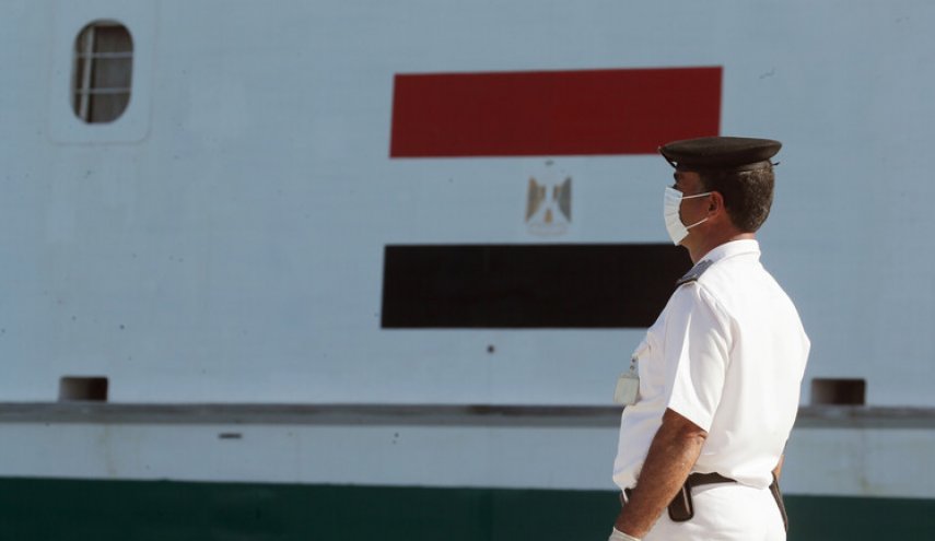 البحرية المصرية تنقذ مركبا يرفع العلم التركي في عمق المتوسط