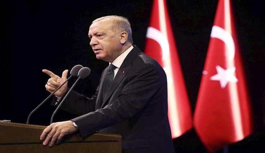 أردوغان يهاجم ميركل ويدعو العالم لنصرة المسلمين في أوروبا
