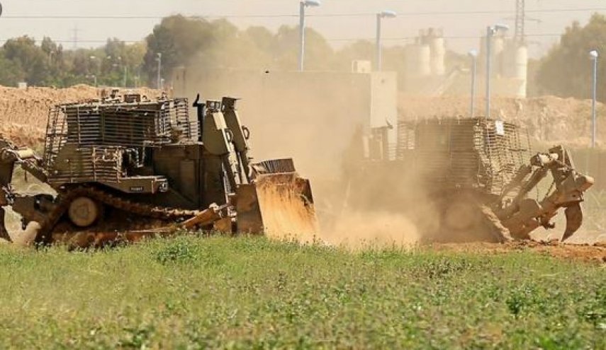 الاحتلال يجرف أراضٍ ويهدم منشآت وينفذ اعتقالات في القدس والضفة