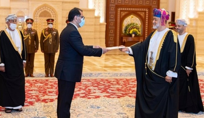 سفیر جدید ایران استوارنامه خود را تقدیم سلطان عمان کرد