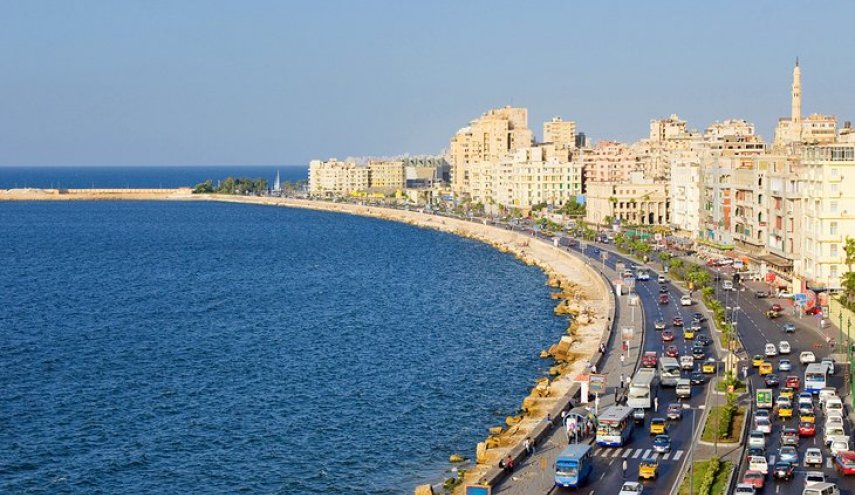 أهالي الإسكندرية غاضبون من تصرفات الجيش المصري