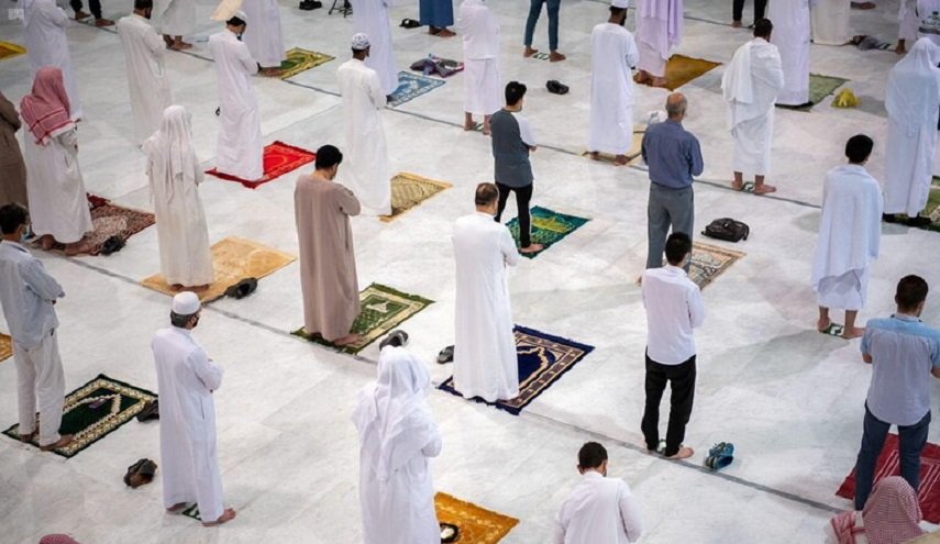 الإمارات تعيد فتح المساجد لصلاة الجمعة الشهر القادم بـ'شروط'
