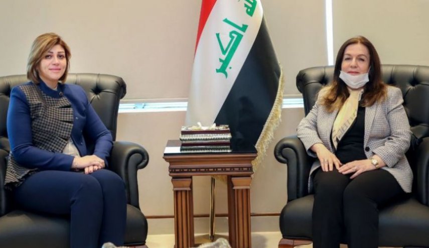 العراق.. وزيرة الهجرة تبحث شمول النازحين بقروض الاسكان