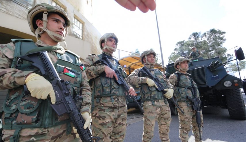الجيش الاردني يشتبك مع متسللين على الحدود السورية
