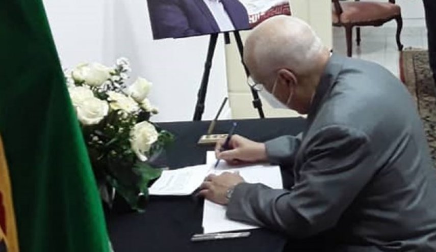 معاون نخست وزیر کوبا دفتر یادبود شهید فخری زاده را امضا کرد
