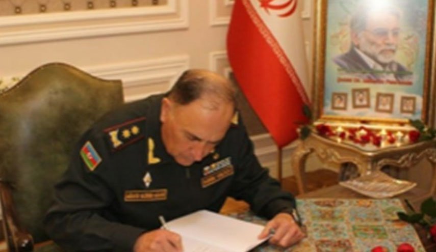 حضور معاون وزیر دفاع جمهوری آذربایجان در سفارت ایران و امضای دفتر یادبود شهید فخری زاده