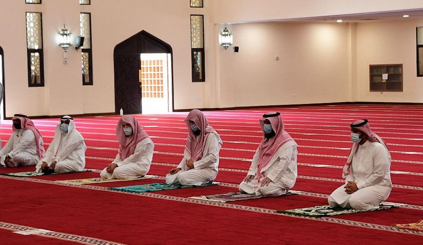 عزل أكثر من 100 إمام وخطيب بالسعودية.. والسبب!
