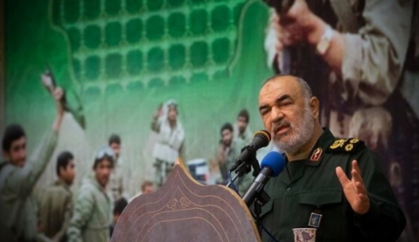 دشمن غلط می‌کند برای کشور مستقل ما تصمیم بگیرد/ دشمنان آرزوی تسلط بر ملت ایران را به گور می‌برند/ تمام لوازم شکست دشمنان را در اختیار داریم
