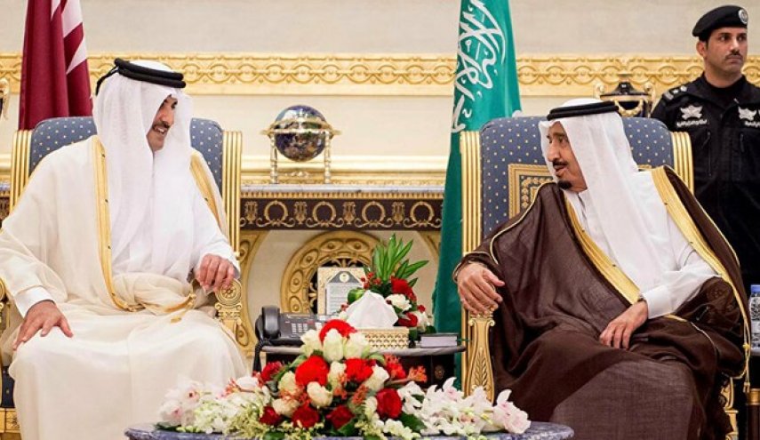 دعوت رسمی شاه سعودی از امیر قطر برای حضور در نشست شورای همکاری خلیج فارس
