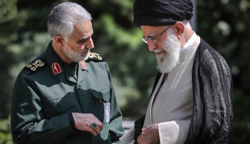 انتشار نخستین‌بار؛ تصویری از دیدار خصوصی خانواده شهید سلیمانی با رهبر انقلاب با حضور حاج قاسم