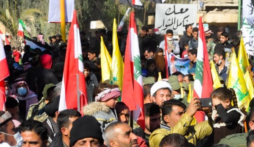 تجدید عهد اهالی بوکمال سوریه با سردار حاج قاسم سلیمانی + عکس