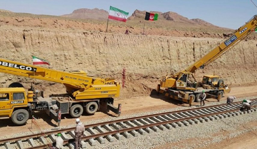بموجب عقد.. إيران تمد أفغانستان بقضبان السكك الحديد