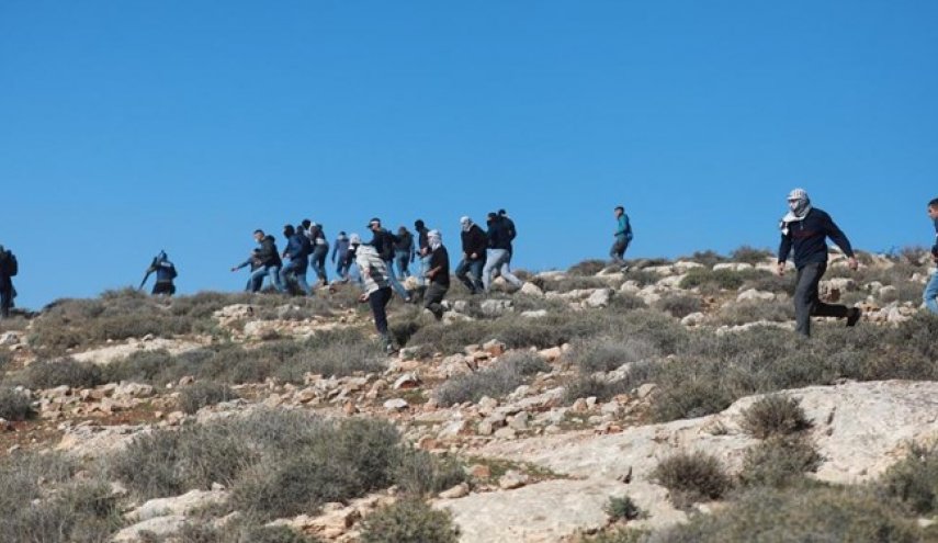 زخمی شدن 7 کارگر فلسطینی با گلوله نظامیان صهیونیست در کرانه باختری
