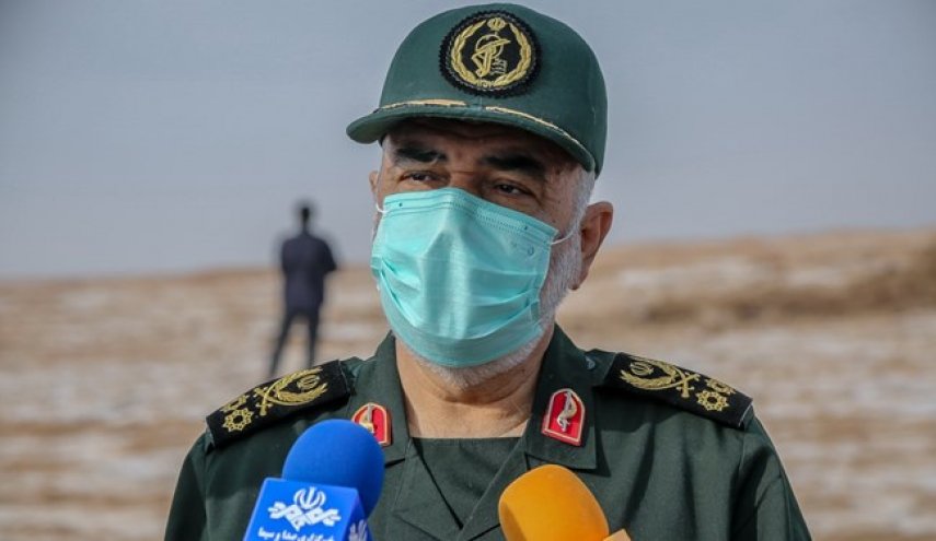 سرلشکر سلامی: یکی از راهبردهای دفاعی ما هدف قراردادن ناوهای دشمن با موشک بالستیک است
