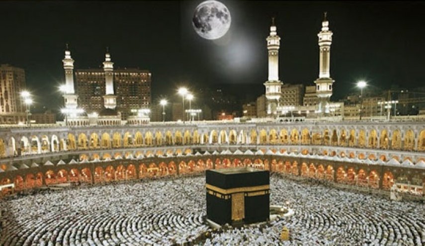 هذا هو موعد تعامد القمر على الكعبة المشرفة