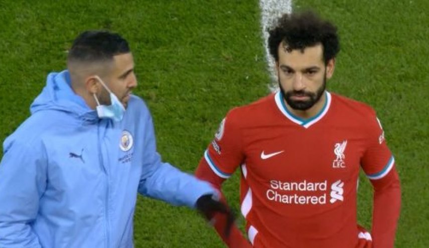 ليفربول ضد مان سيتي.. حوار غامض بين محمد صلاح ورياض محرز!