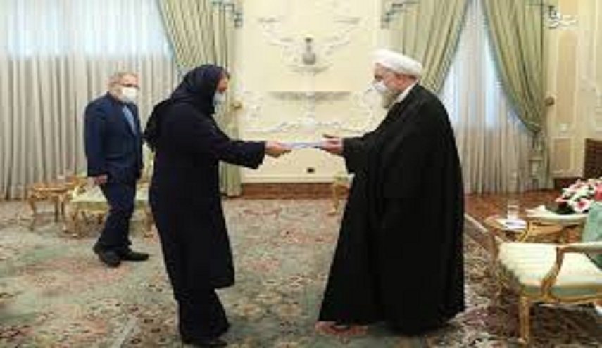 روحاني يتسلم اوراق اعتماد سفراء سلوفاكيا ورومانيا والسنغال وغانا الجدد بطهران